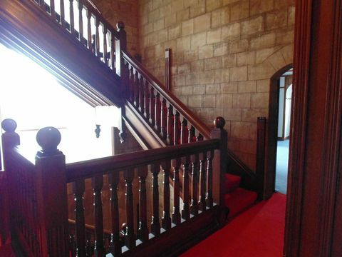 Escada em mogno no Castelo de Bamburgh em Northumberland