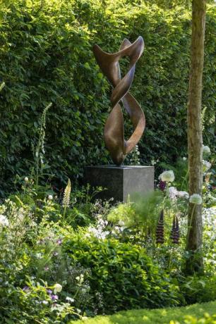 o jardim perene 'com amor' projetado por richard miers patrocinado pela perennial – ajudando pessoas na horticultura show garden rhs chelsea flower show 2022
