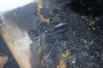 Bombeiros postam foto chocante de apartamento danificado após alisador de cabelo causar incêndio