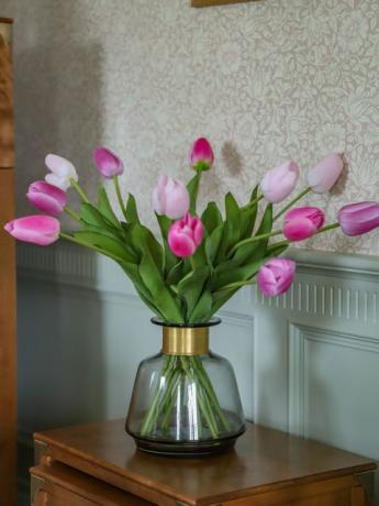 tulipas artificiais, £ 48, pequenos botões