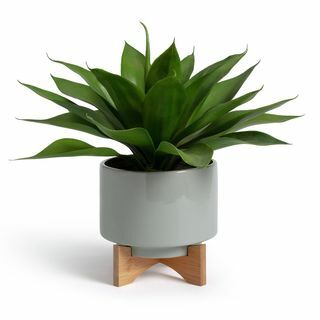 Planta artificial de agave em vaso de cerâmica com suporte