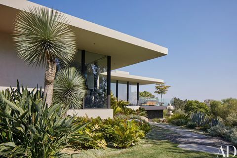 Architectural Digest - edição de março de 2018 - casa de Jennifer Aniston no meio do século