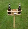Esta mesa de cerveja ao ar livre permite que você leve a festa para qualquer lugar