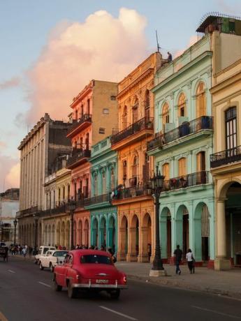 edifícios coloridos em havana, cuba