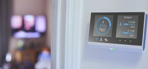 Consumo de energia em casa - medidor inteligente de energia na parede