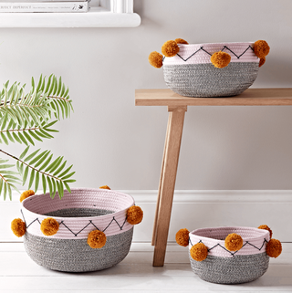 Três cestas de mono Pom Pom - blush e mostarda