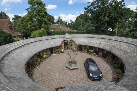 casa de campo única à venda em kingston upon thames