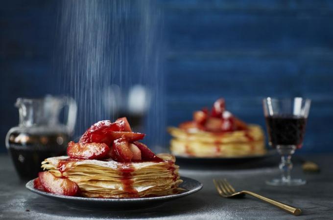 Panquecas de maçã com ameixa e especiarias