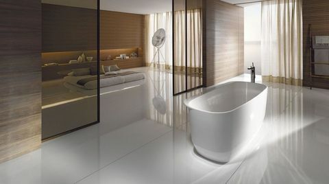 Banheiro minimalista - banheira autônoma - Hugo Oliver