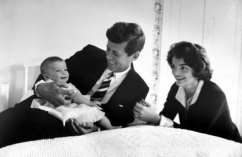 John F. E Jacqueline Kennedy com a bebê Caroline Kennedy