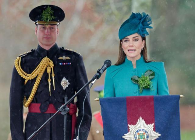 o príncipe e a princesa de gales comparecem ao desfile do dia de são patrício