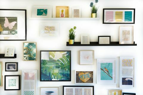 Maximize o espaço com um pequeno corredor em estilo com uma parede de galeria
