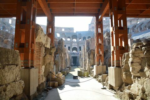 interior limpo do coliseu romano