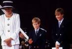 O príncipe Harry não podia acreditar que a princesa Diana morrera porque tudo continuava normalmente