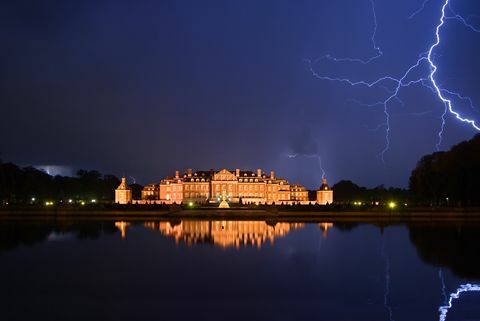 raios sobre o castelo