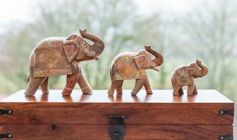 Elefantes de madeira da celebração. A partir de 11 € - Myakka
