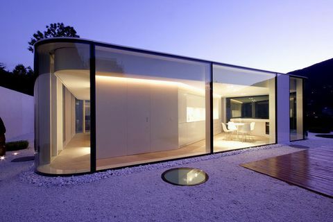 Villa de vidro na Suíça projetada pelo famoso arquiteto milanês Jacopo Mascheroni