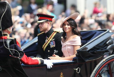 Meghan Markle e o príncipe Harry em Trooping the Color