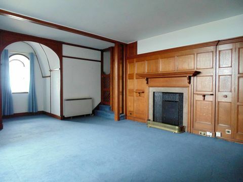 Quarto com painéis de madeira no apartamento duplex Bamburgh Castle - Savills