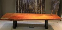 Esta mesa incrível é feita da madeira mais antiga do planeta