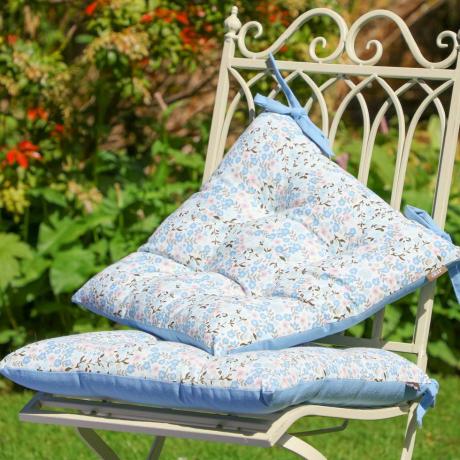 Laço reversível em almofadas de assento de jardim de verão