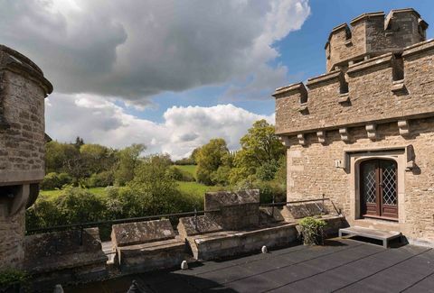 Bath Lodge Castle - Norton St Philip - Savills - terraço