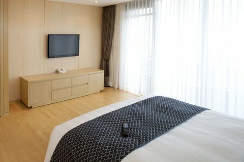 Luxuoso quarto de hotel com cama king size