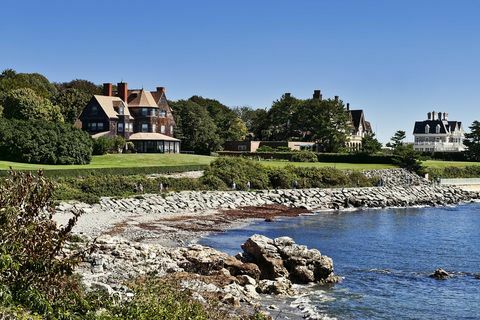 newport, rhode island, estados unidos 20100827 mansões ao longo do penhasco foto de john greimlightrocket por meio de imagens getty